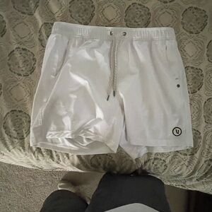 Vuori Kore Short 5” Inseam NWOT